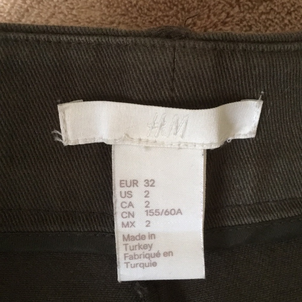 H&M cargo pants. - Picture 3 of 4
